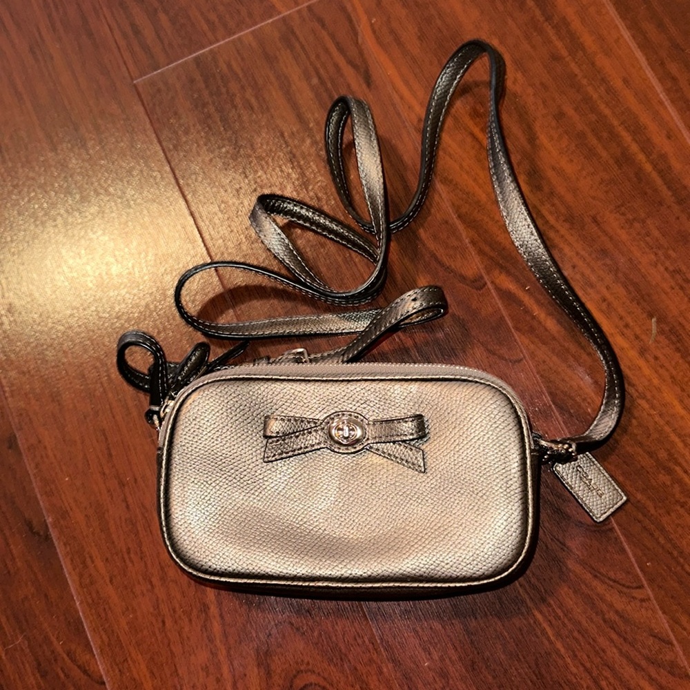 Gorgeous Coach micro crossbody bag